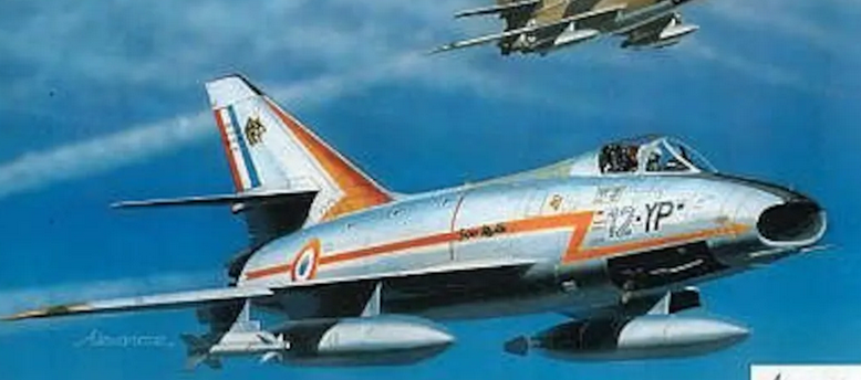 Avion TEKNO Dassault Super Mystère B2 - Danemark - Miniature 11cm - Bon état